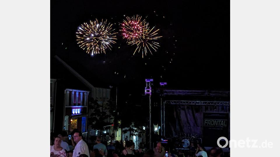Ein Jubiläumsfeuerwerk rundete den Samstag ab. Bild: lep