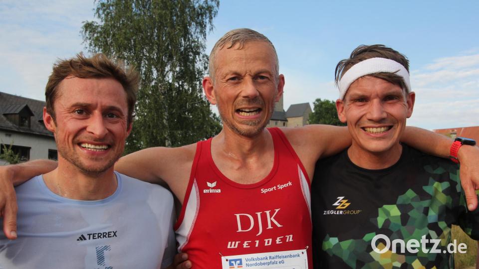 Die Schnellsten bei den Herren: der Zweitplatzierte Martin Gebhard (von links), Sieger Andreas Hecht und der Drittplatzierte Andreas Maier. Bild: kro