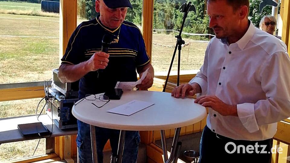 Schirmherr Oberbürgermeister Jens Meyer schaute mit einer Spende im Gepäck vorbei. Bild: R. Kreuzer