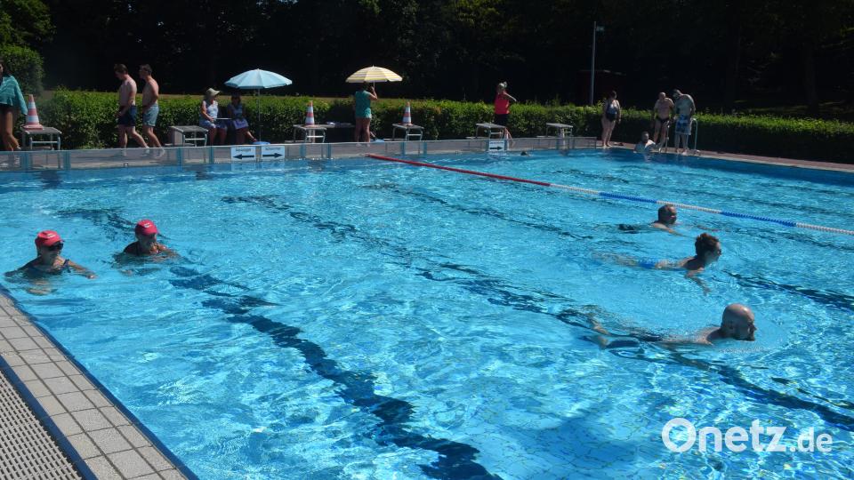 Beim Sonsorenschwimmen zogen 140 Schwimmerinnen und Schwimmer 2889 Bahnen. Bild: fz