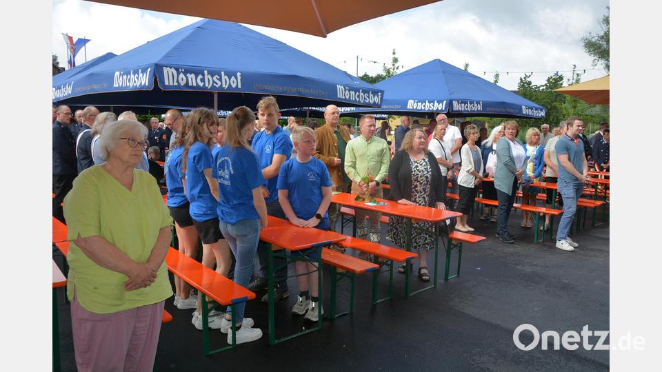 Die Besucher des Gottesdienstes beim Gebet. Bild: jr