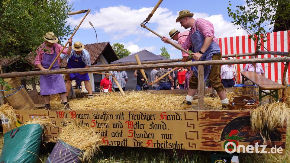 Kaum vorstellbar, wie früher Getreide gedroschen wurde. Ein Mähdrescher von heute schafft das X-Fache. Bild: bkr
