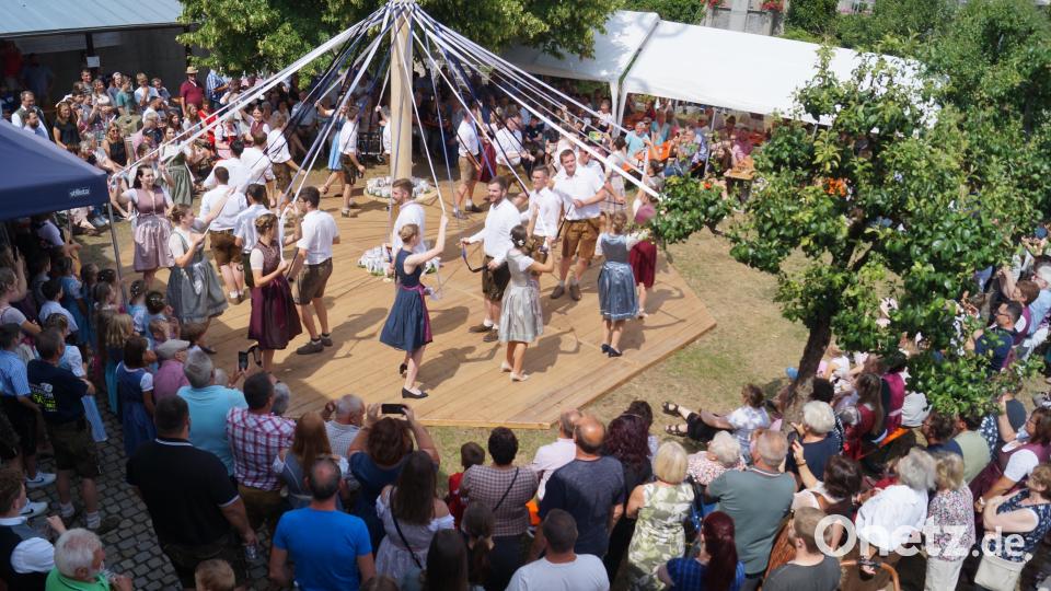 Der Bandltanz der Kirwapaare war ein Höhepunkt der Kirchweih. Bild: slh