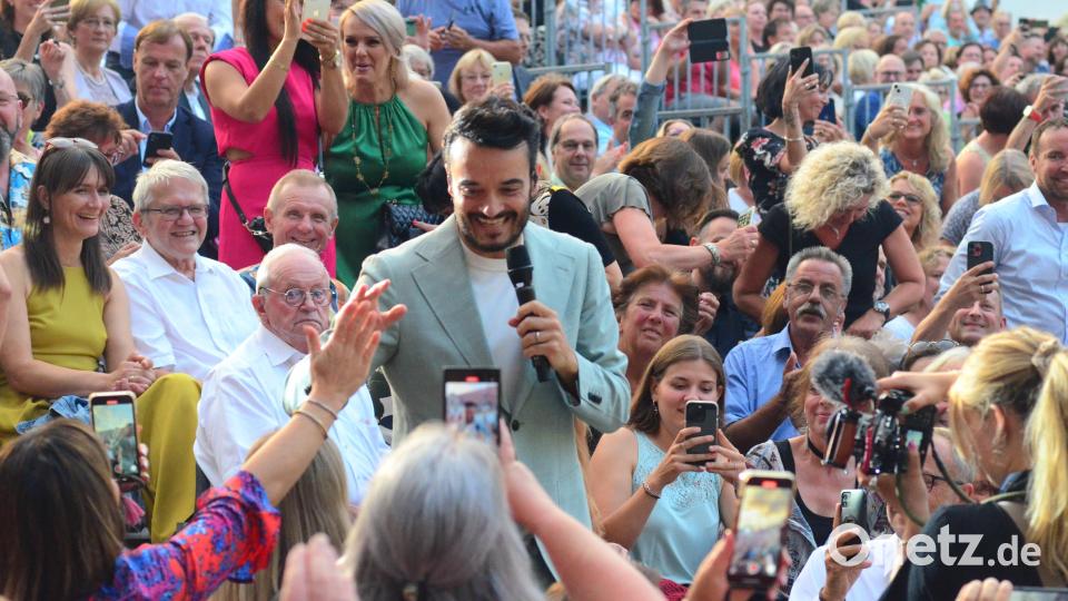 Giovanni Zarrelli mischt sich am Sonntag bei den Schlossfestspielen auch unters Publikum. Bild: Kunz