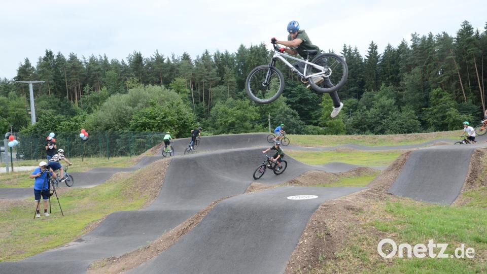 Lukas Knopf beherrscht Rad und Pumptrack in Perfektion. Bild: bey