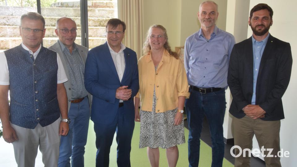 Verabschiedung der Leiterein des Kinderhauses Sankt Elisabeth Hannelore Haberzett (Dritte von rechts). Bild: fz