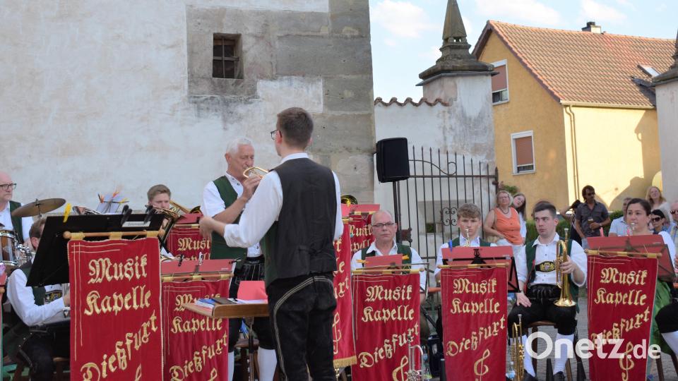 Serenade der Dießurter Musikkapelle im Schlosshof Bild: rgr
