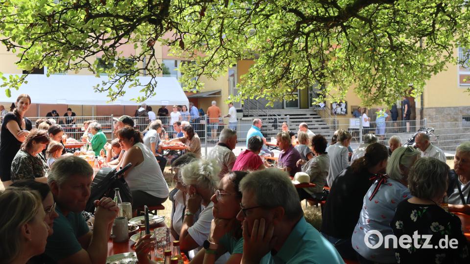 Im Schatten der Bäume lässt es sich gut aushalten. Bild: wrm