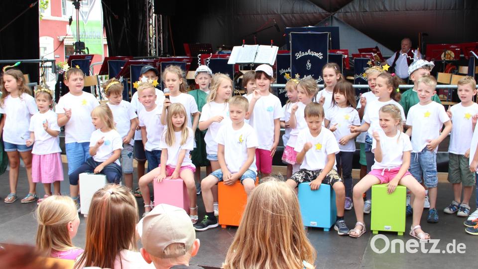Die Vorschulkinder des Kinderhauses St. Elisabeth hatten ebenfalls einen Auftritt am Bürgerfest. Bild: lep