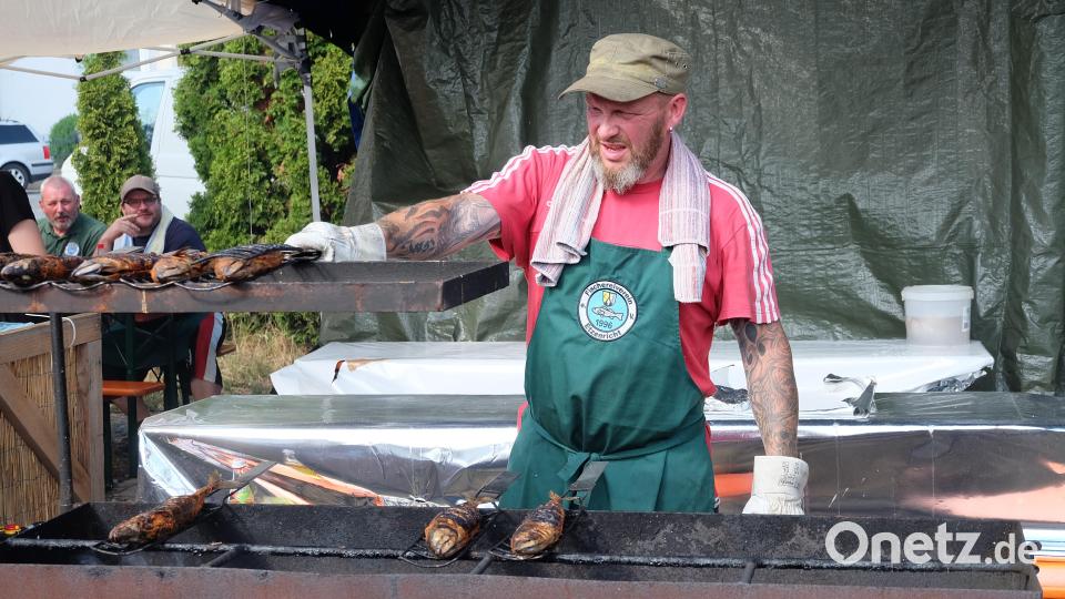 Am Grill herrschen beim Fischerfest schon mal gut über 50 Grad. Bild: wlr