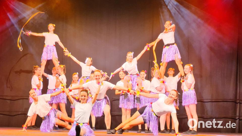 Die Dancing Girls zog es zu &quot;Somewhere over the Rainbow&quot; auf die schöne Insel Hawaii. Bild: sne