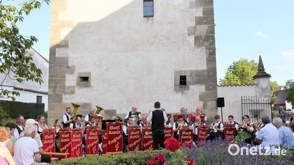 Serenade der Dießurter Musikkapelle im Schlosshof Bild: rgr
