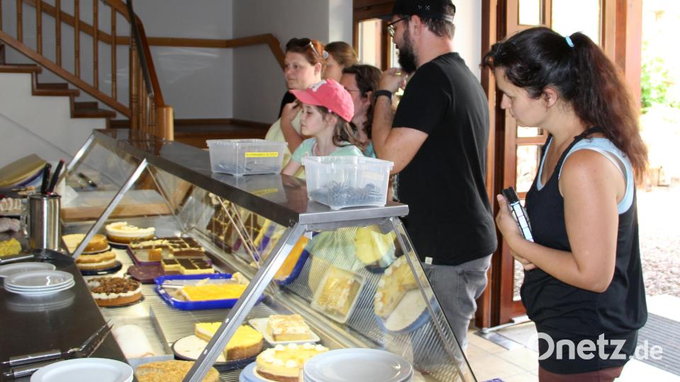 Beim Missionskreis gab es leckere Torten und Kuchen. Die Auswahl war riesengroß. Bild: lep