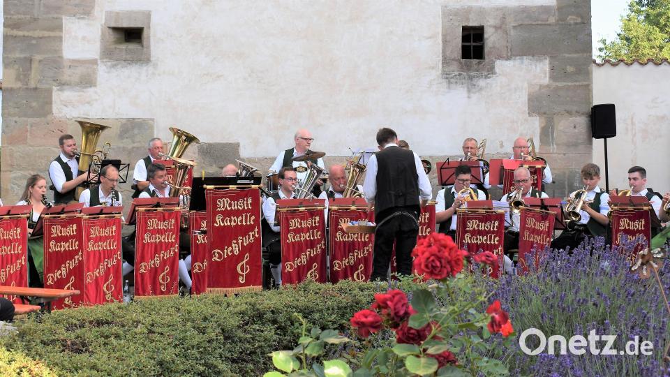 Serenade der Dießurter Musikkapelle im Schlosshof Bild: rgr