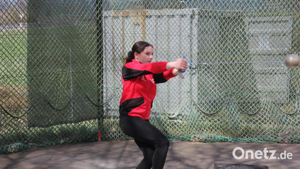 Ricarda Baum (TB Jahn Wiesau) wurde Bayerische Meisterin in der Klasse W15 im Hammerwerfen. Sie stellte dabei eine neue persönliche Bestleistung auf. Bild: kro