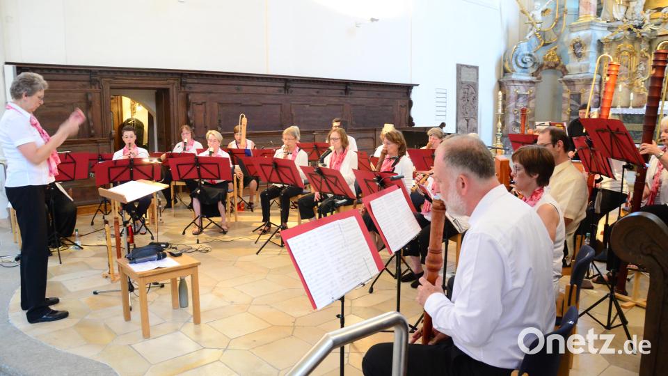 Das Blockflötenensemble “Chorus Flautorum” begeistert das Publikum in der Michaelskirche in Weiden. Bild: Kunz
