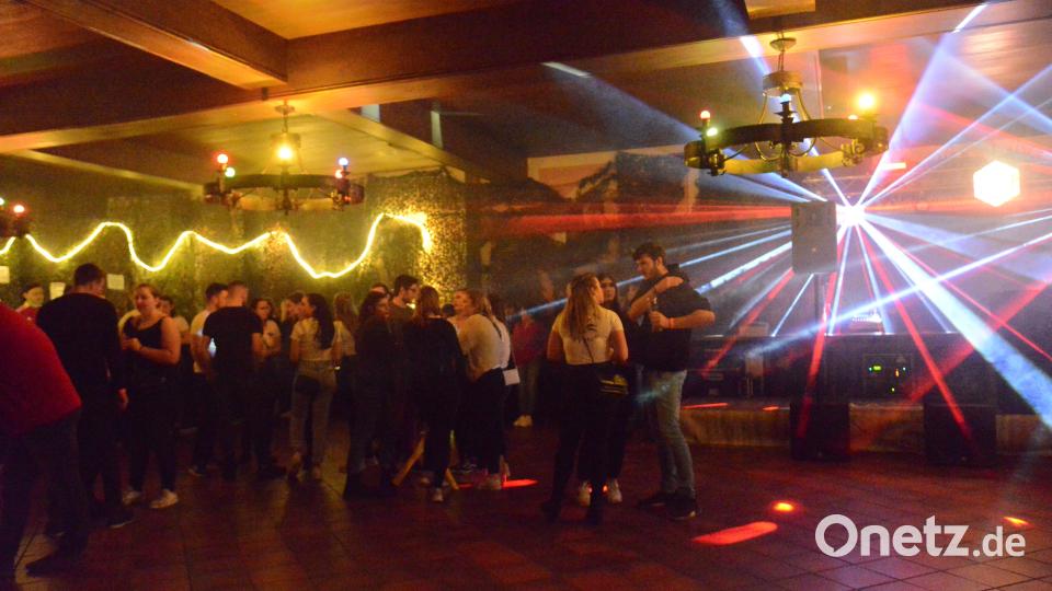 Die Faschingsdisco im Bachofnersaal bildet den Auftakt des Pleysteiner Faschings. Bild: bey