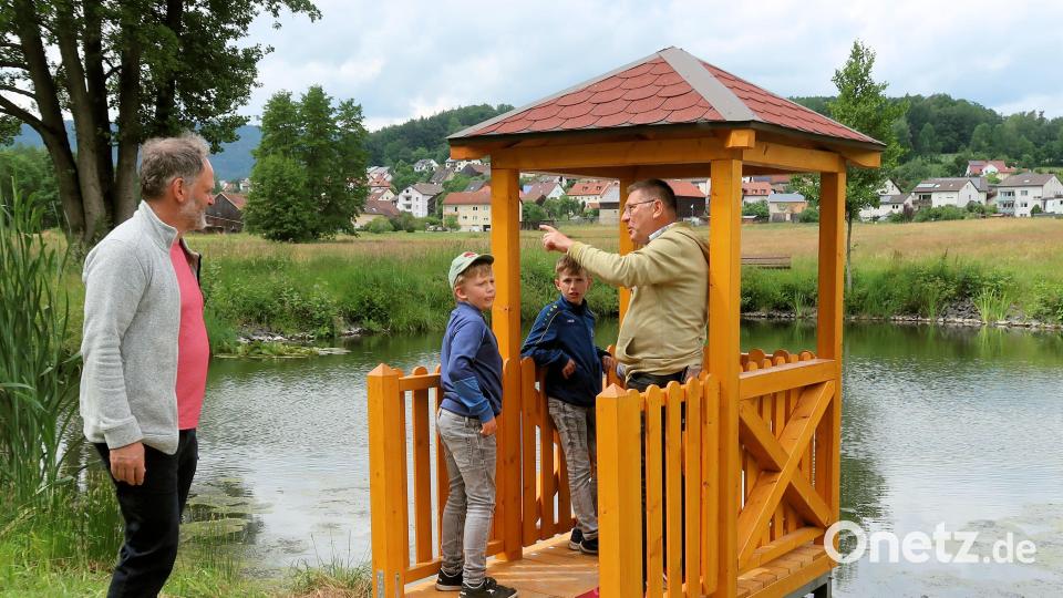 Auch ein Holzsteg zählt zu den Blickfängen. Bild: bsc