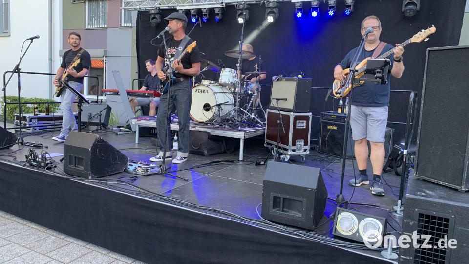 Mit Hits von Spider Murphy begeisterte Murphy`s Gang bei der Serenade auf der Piazza Bild: adj