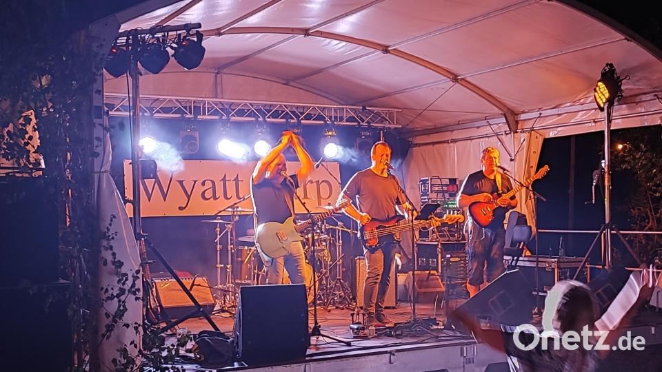 Die Band &quot;Wyatt Earp&quot; sorgte am Samstagabend für Stimmung. Bild: Fischereiverein Stiftland/exb