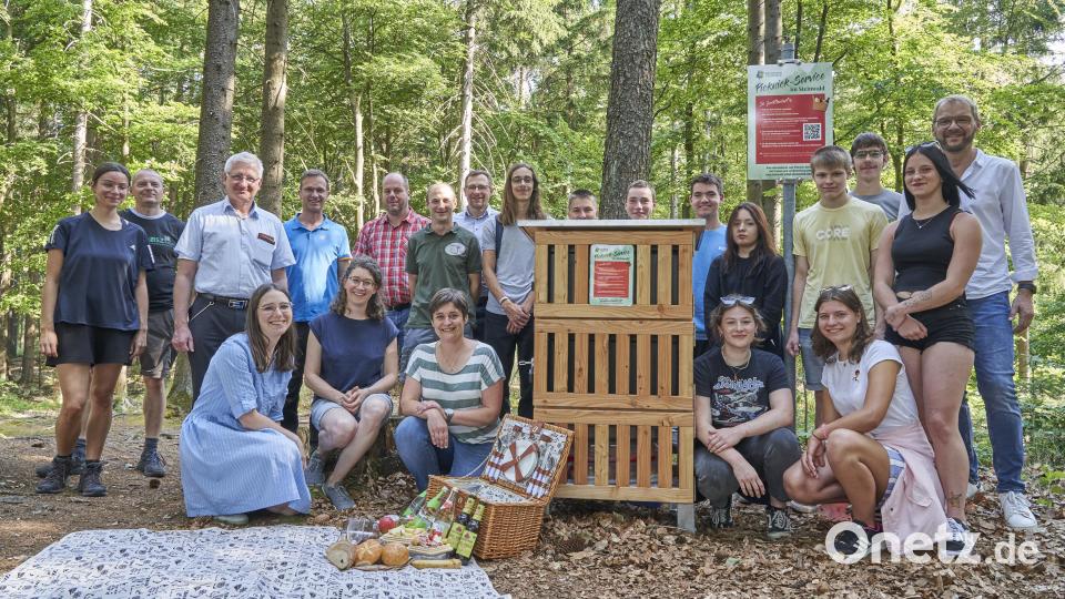 Projekt Picknick-Service der Steinwald-Allianz, in Zusammenarbeit mit Berufsschülern aus Wiesau. Bild: Martin Schmid/Steinwald-Allianz/exb