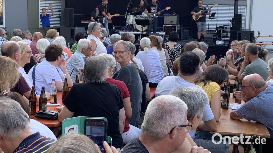 Mit Hits von Spider Murphy begeisterte Murphy`s Gang bei der Serenade auf der Piazza Bild: adj