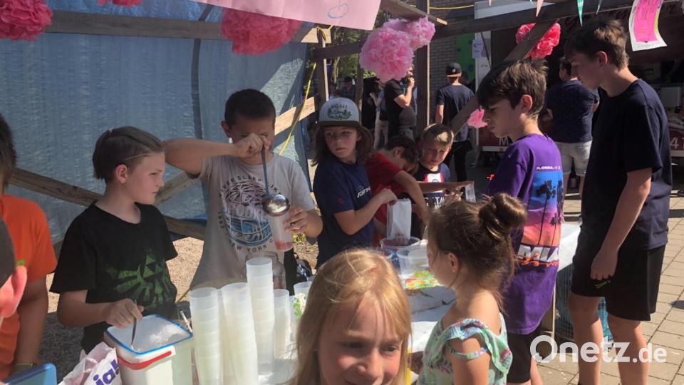 Beim Sommerfest der Realschule im Stiftland gab es viele Stationen zum Mitmachen. Bild: Realschule im Stiftland/exb