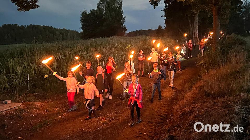 Auch heuer steht wieder eine Fackelwanderung im Ferienprogramm. Archivbild: vsr