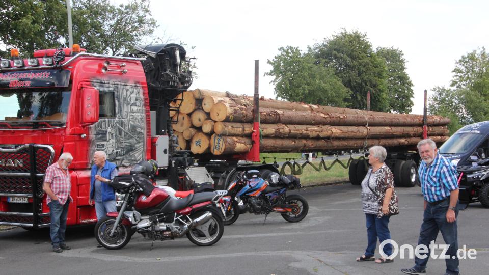 Auch riesige Holztransporter konnten die Besucher der Gewerbeschau bestaunen. Bild: kro