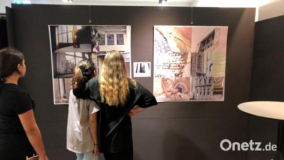 Die bei einem Kunstprojekt der Mittelschule Waldsassen entstandenen Arbeiten sind aktuell im Kunsthaus Waldsassen zu sehen. Bild: Irene Fritz/exb