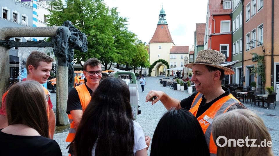 Beim Aktionstag in Weiden werden Schüler selbst zu Vermessern und Landmanagern. Bild: David Rieß, ALE Oberpfalz