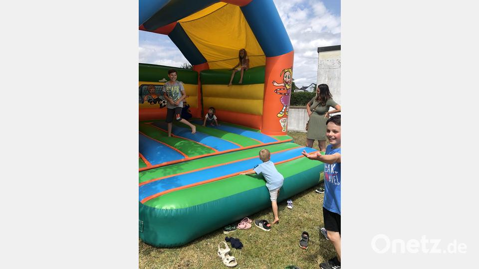 Die Kinder hatten ihren Spaß in der Hüpfburg Bild: sei