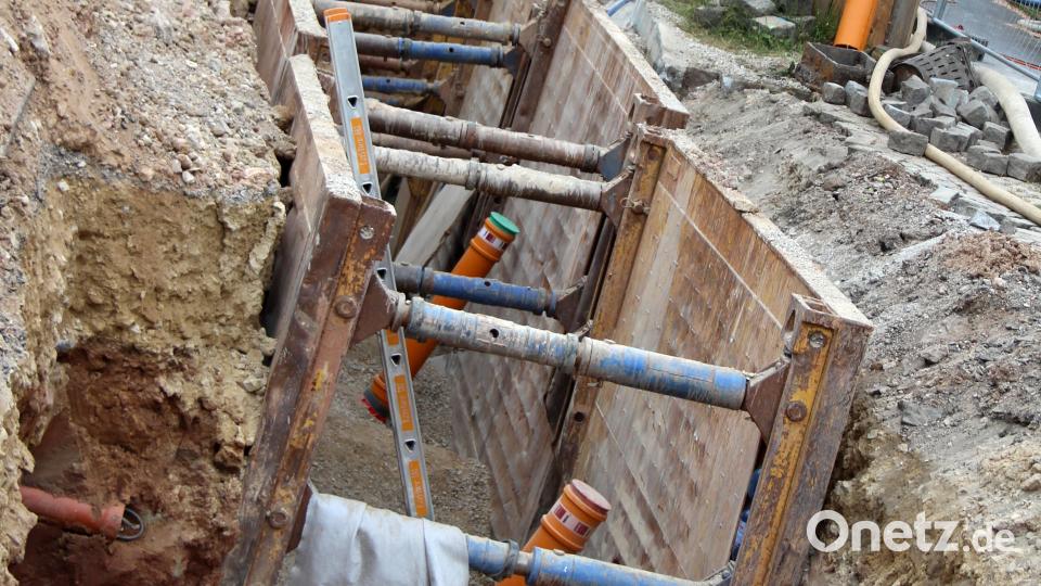 Neue Abwasseranschlüsse in der Eschenbacher Straße. Mit Kamera-Befahrung wurden die Hausanschlüsse vorher noch überprüft. Bild: lep
