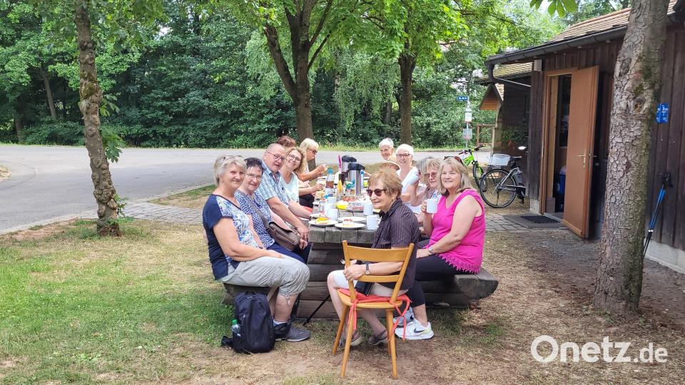 Treffen der Senioren zum Testen der Vogel-App. Bild: Leben plus Kemnath/exb