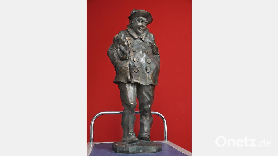 Der Wieselbrunnen soll einen geeigneten Platz in Neustadt finden. Alle Leser sind aufgerufen, sich mit Ideen zu beteiligen, wo der bronzene Musikant mit der Trompete unterm Arm in Zukunft stehen könnte. Bild: Wolfgang Steinbacher