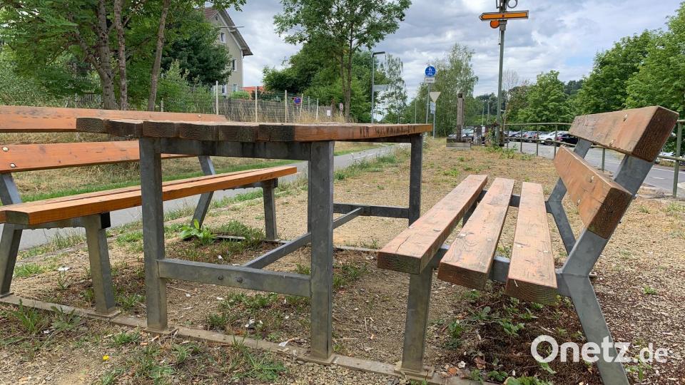 Die Sitzgruppe soll überdacht werden. Bild: Gabi Schönberger