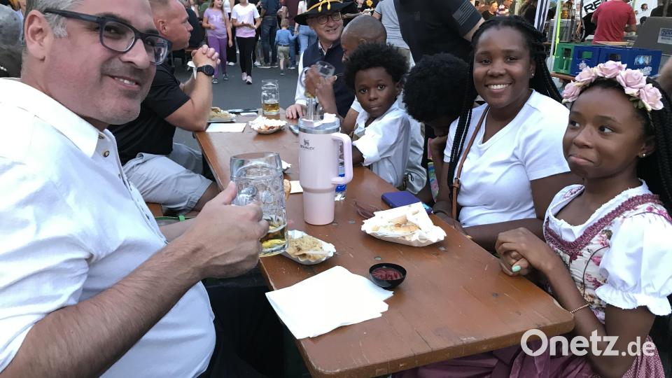 Bunt geht es zu beim Hahnbacher Marktfest. Bild: mma