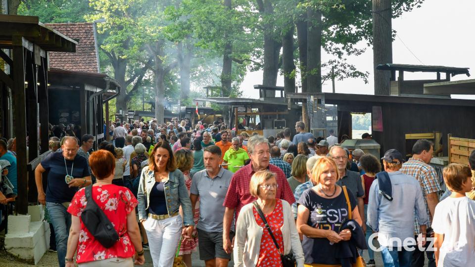 Reger Betrieb herrschte am Samstagabend in der Bundengasse. Bild: Petra Hartl