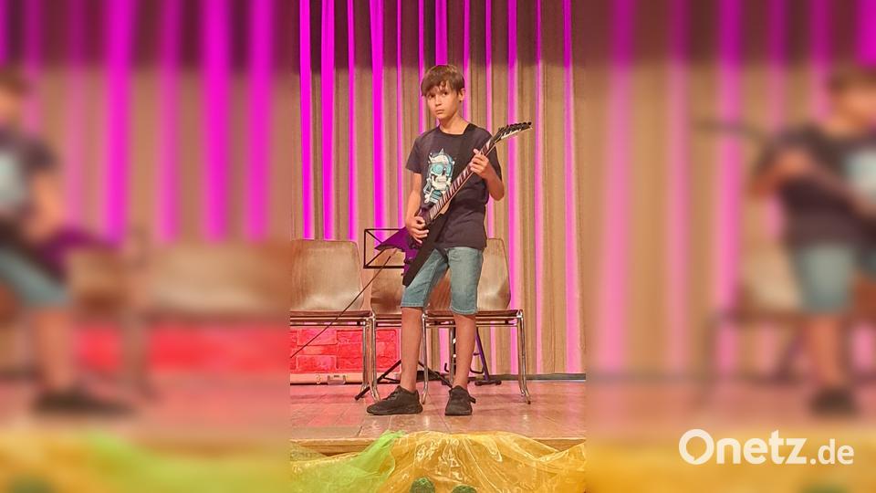 Ben zeigte cool zu „Eye oft he tiger“, was auf der E-Gitarre möglich ist. Bild: myd