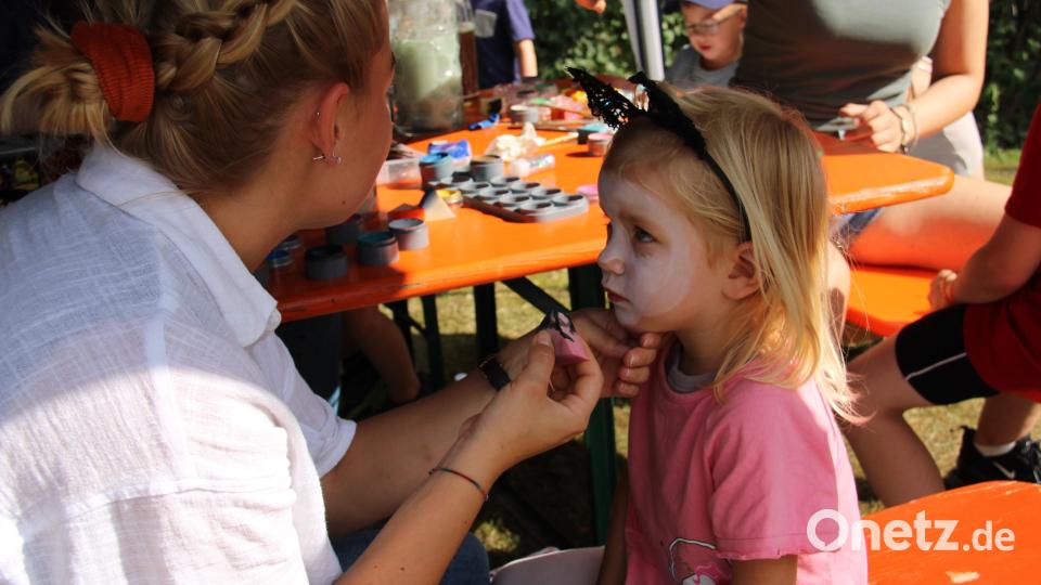 In der Schminkecke bekamen die Kinder phantasievolle Motive ins Gesicht gemalen. Bild: prh
