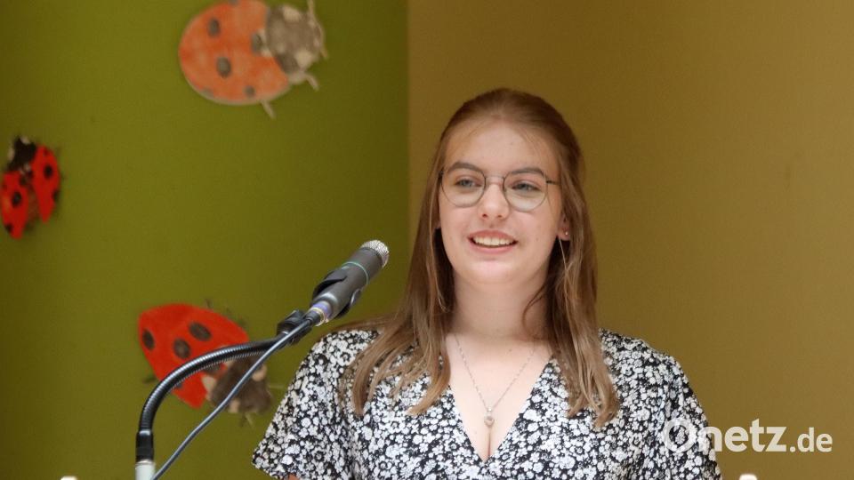 Schulsprecherin Nora Eckl hielt fest: „Wir schließen unsere Schulzeit mit guten Erinnerungen ab:“ Bild: mfh