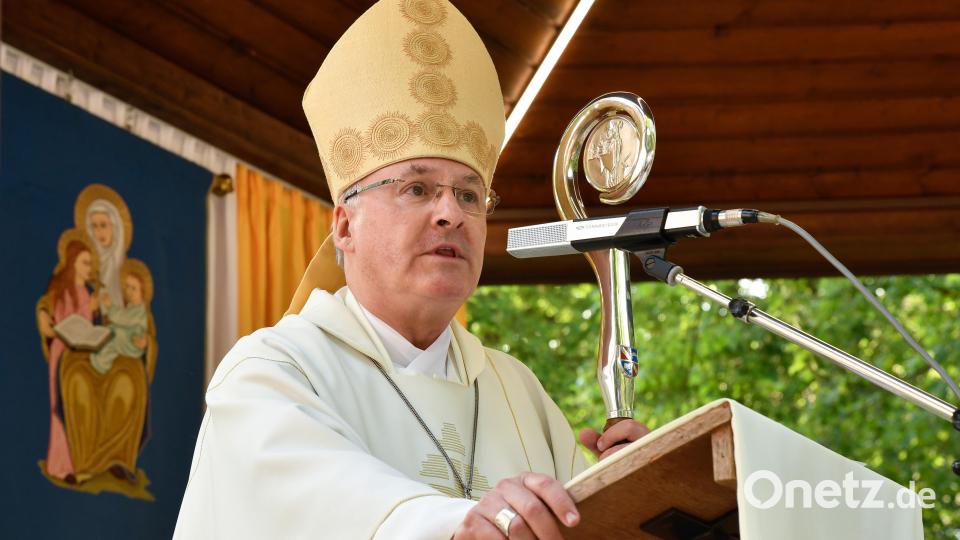 Bischof Rudolf Voderholzer predigte zu den sieben Sakramenten. Bild: Petra Hartl