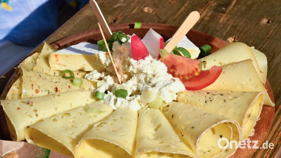 Von wegen reines Bratwurst-Fest: Auf dem Annaberg gibt es viele Leckerbissen, die einem das Wasser im Mund zusammenlaufen lassen. Bild: Petra Hartl