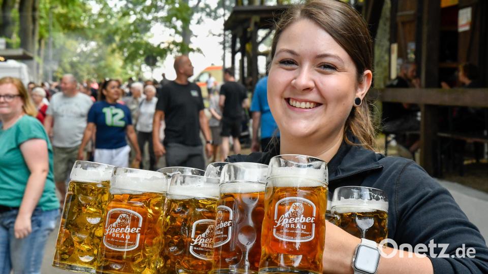 Auch unter großer Last immer freundlich: die Bedienungen auf dem Annaberg. Bild: Petra Hartl