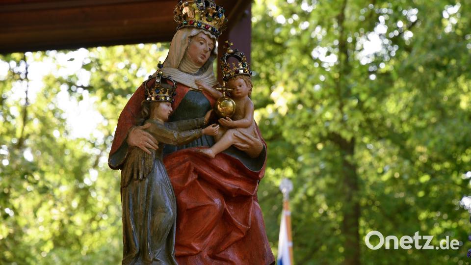 Bei den Gottesdiensten am Berg immer dabei: das Gnadenbild. Bild: Petra Hartl