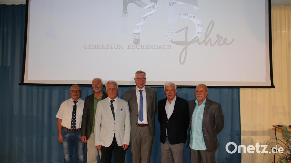 Die Schulleiter Knut Thielsen, Paul Lippert, Roland Jobst, Harald Olschner, Anton Schwemmer und Peter Schobert (von links) prägten seit 1994 das Gymnasium Eschenbach. Bild: sne