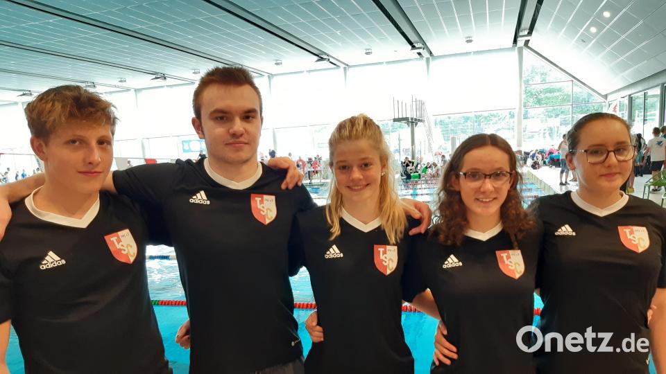 Mit Leonhard Fütterer, Fynn Legat, Marlene Züllich, Milena Franz und Sandra Beinrucker konnten sich fünf Aktive des Tirschenreuther Schwimm- Clubs für die diesjährigen bayerichen Jugendmeisterschaften qualifizieren. Die Sechste im Bunde, Hanna Hirsche, musste verletzungsbedingt passen. Bild: rbg