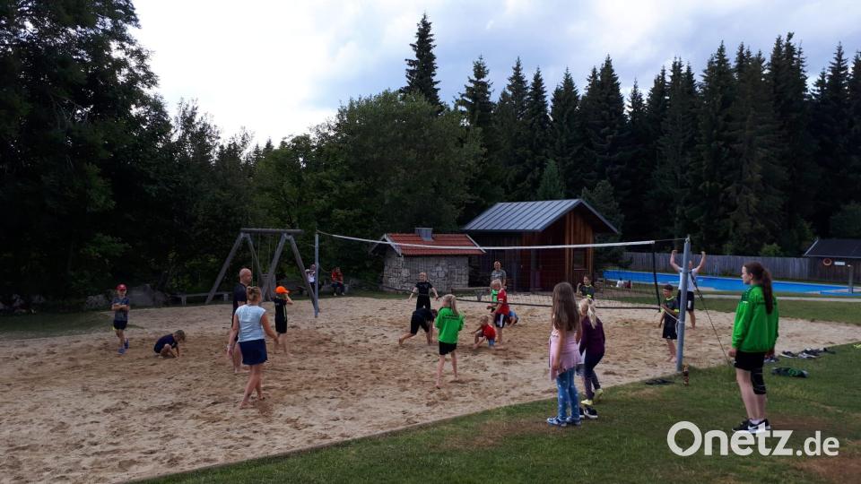 Volleyball zum Ausgleich. Bild: hme