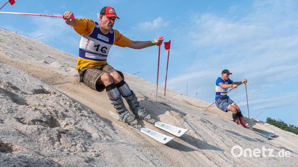 In den Finals gab es spannende Zweikämpf, die oft in Sekundenbruchteilen entschieden wurden. Hier Bernhard Hornek (Vordergrund) im kleinen Finale gegen Bernd Ondrej. Der Hirschauer hatte nach zwei Läufen die Nase vorne und wurde Dritter. Bild: chl