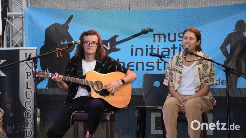 Aus Tschechien angereist: Rodan (links) und Sängerin Linda (rechts). Bild: fla